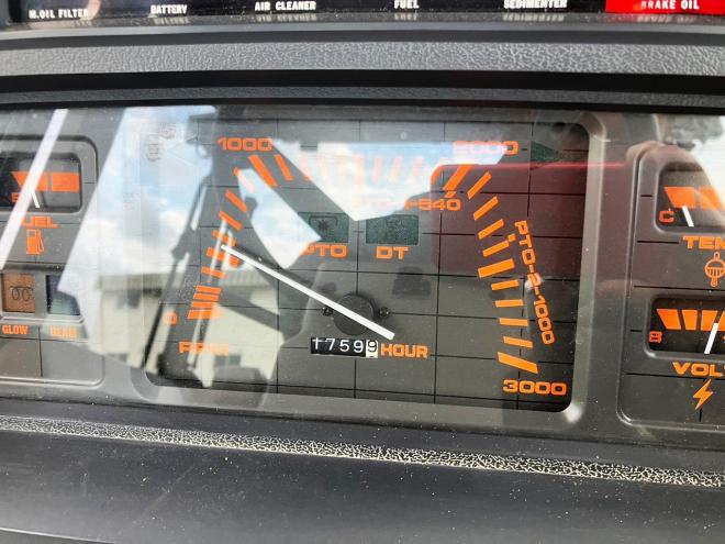 トラクタークボタ　中古　M1-85DT