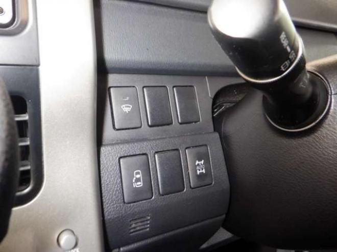 ヴォクシー2.0 X Lエディション 4WD　後期型・ナビ・TV・B/T・Bカメラ・パワスラ・リアヒーター・スマートキー・プッシュスタート・純正エンスタ・HID・ETC・ワイパーデアイサー・DVD再生 2000