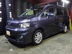 ヴォクシー　2.0 ZS 4WD　後期型・ナビ・TV・B/T・Bカメラ・リアモニター・両側電動・スマートキー・プッシュスタート・ワイパーデアイサー・リアヒーター・パドルシフト・フォグランプ・寒冷地仕様 2000