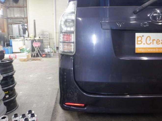 ヴォクシー2.0 ZS 4WD　後期型・ナビ・TV・B/T・Bカメラ・リアモニター・両側電動・スマートキー・プッシュスタート・ワイパーデアイサー・リアヒーター・パドルシフト・フォグランプ・寒冷地仕様 2000