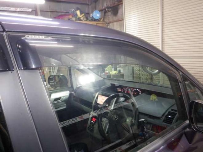 ヴォクシー2.0 ZS 4WD　後期型・ナビ・TV・B/T・Bカメラ・リアモニター・両側電動・スマートキー・プッシュスタート・ワイパーデアイサー・リアヒーター・パドルシフト・フォグランプ・寒冷地仕様 2000