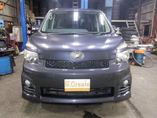 ヴォクシー2.0 ZS 4WD　後期型・ナビ・TV・B/T・Bカメラ・リアモニター・両側電動・スマートキー・プッシュスタート・ワイパーデアイサー・リアヒーター・パドルシフト・フォグランプ・寒冷地仕様 2000