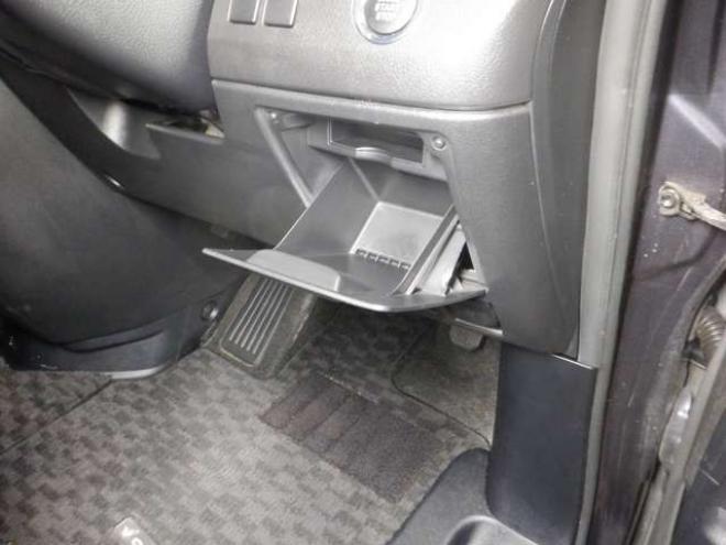 ヴォクシー2.0 ZS 4WD　後期型・ナビ・TV・B/T・Bカメラ・リアモニター・両側電動・スマートキー・プッシュスタート・ワイパーデアイサー・リアヒーター・パドルシフト・フォグランプ・寒冷地仕様 2000