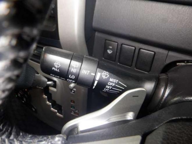 ヴォクシー2.0 ZS 4WD　後期型・ナビ・TV・B/T・Bカメラ・リアモニター・両側電動・スマートキー・プッシュスタート・ワイパーデアイサー・リアヒーター・パドルシフト・フォグランプ・寒冷地仕様 2000