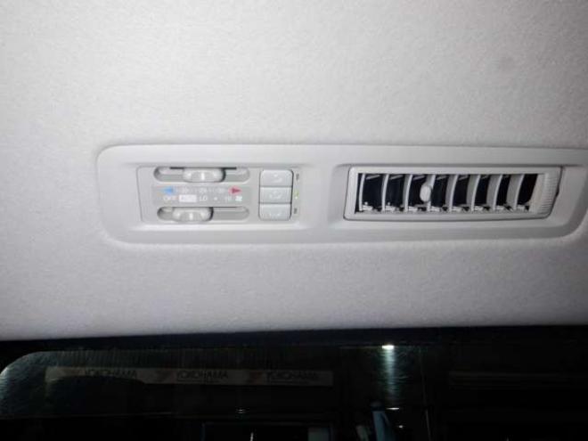 ヴォクシー2.0 ZS 4WD　後期型・ナビ・TV・B/T・Bカメラ・リアモニター・両側電動・スマートキー・プッシュスタート・ワイパーデアイサー・リアヒーター・パドルシフト・フォグランプ・寒冷地仕様 2000