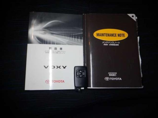 ヴォクシー2.0 ZS 4WD　後期型・ナビ・TV・B/T・Bカメラ・リアモニター・両側電動・スマートキー・プッシュスタート・ワイパーデアイサー・リアヒーター・パドルシフト・フォグランプ・寒冷地仕様 2000
