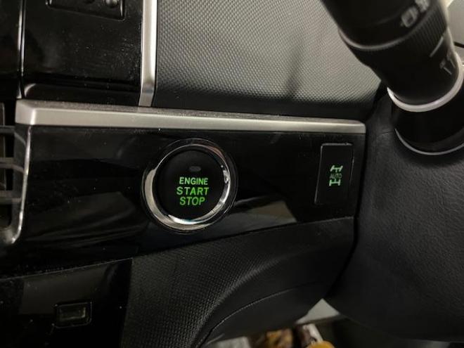 エスティマアエラス　プレミアムエディション　本州仕入　後期型　禁煙車　ＷＡＫＯＳバリアスコーティング済　純正１８インチＡＷ　社外１６ＡＷ＋スタッドレスタイヤ付　両側パワースライドドア　純正ハーフレザーシート　純正ナビ（フルセグ地デジ　ＤＶＤ再生　Ｂｌｕｅｔｏｏｔｈ）＋バックカメラ　前後ドライブレコーダー　ＰＵＳＨスタート　スマートキー　クルーズコントロール　タイミングチェーン車　ＨＩＤ ヘッドライト　ビルトインＥＴＣ 4WD 2400 5Dr