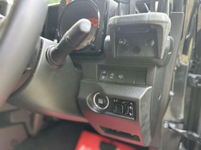 ジムニーシエラ1.5 JC 4WD パワステ パワーウィンドウ 社外ナビ 社外アルミ ABS キーレス ワンオーナー ETC ドライブレコーダー リフトアップ 横滑り防止装置 盗難防止装置 シートヒーター 1500