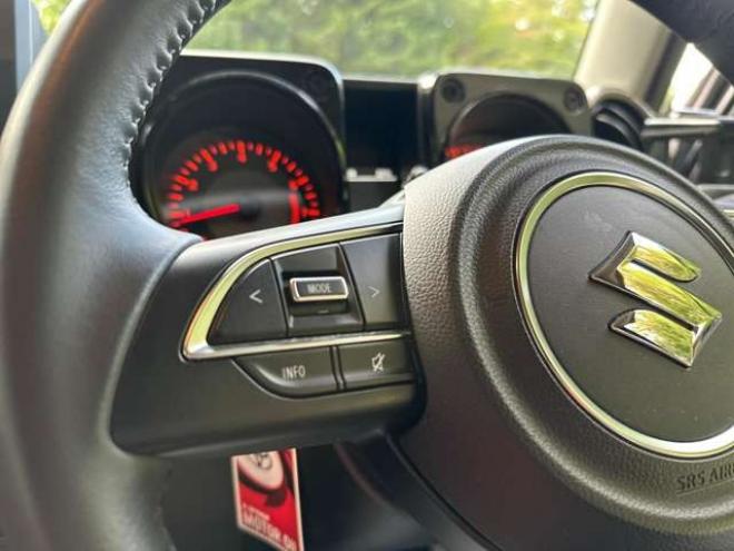 ジムニーシエラ1.5 JC 4WD パワステ パワーウィンドウ 社外ナビ 社外アルミ ABS キーレス ワンオーナー ETC ドライブレコーダー リフトアップ 横滑り防止装置 盗難防止装置 シートヒーター 1500