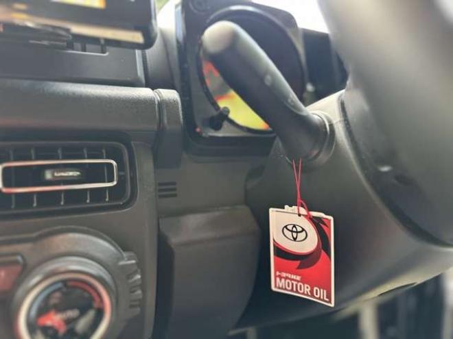 ジムニーシエラ1.5 JC 4WD パワステ パワーウィンドウ 社外ナビ 社外アルミ ABS キーレス ワンオーナー ETC ドライブレコーダー リフトアップ 横滑り防止装置 盗難防止装置 シートヒーター 1500