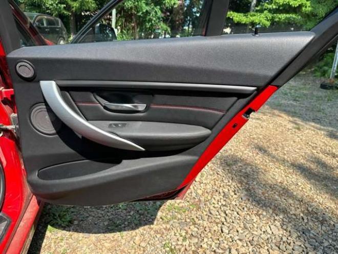 BMW3シリーズ 320i xドライブ 4WD 電動シート/ナビ/Bカメラ/CD/Bluetooth 正規輸入車 2000