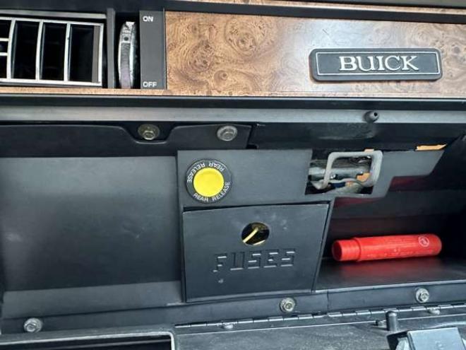 ビュイックリーガルワゴン エステート 社外ナビ ドラレコ AW キーレス 正規輸入車 2WD 3100