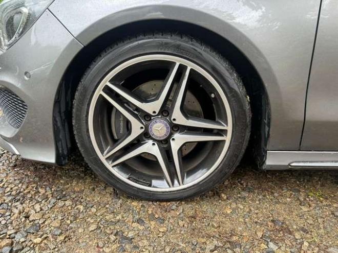 ベンツCLAクラス CLA250 4マチック 4WD　パワステ　パワーウィンドウ　純正ナビ　純正アルミ　ABS　キーレス　ETC　クルーズコントロール　横滑防止装置　シートヒーター　電動シート　バックカメラ　盗難防止装置 正規輸入車 2000