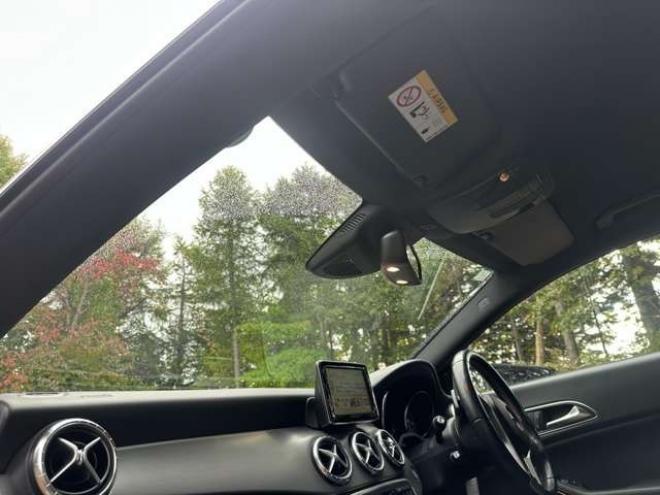 ベンツCLAクラス CLA250 4マチック 4WD　パワステ　パワーウィンドウ　純正ナビ　純正アルミ　ABS　キーレス　ETC　クルーズコントロール　横滑防止装置　シートヒーター　電動シート　バックカメラ　盗難防止装置 正規輸入車 2000