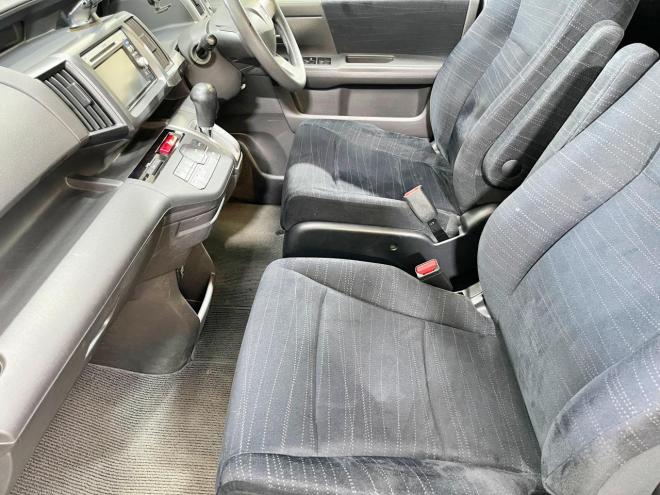 ステップワゴン2.0G Lパッケージ 4WD 5年保証 両側パワスラ ナビ Bカメ ETC 夏冬タイヤ 寒冷地仕様 禁煙 車検整備2年付