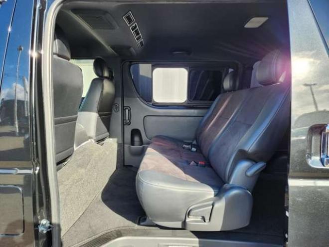 ハイエースバン2.8 スーパーGL ダークプライムII ロングボディ ディーゼルターボ 4WD　415COBRA　フロントスポイラー&ステージ2ルーフスポイラー&ローフォルムフェンダー&バッドラッカーIV18インチAW&TOYO　H30　225/50R18　バッドフェイスボンネット 2800