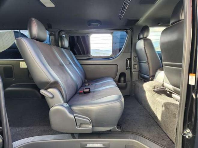 ハイエースバン2.8 スーパーGL ダークプライムII ロングボディ ディーゼルターボ 4WD　415COBRA　フロントスポイラー&ステージ2ルーフスポイラー&ローフォルムフェンダー&バッドラッカーIV18インチAW&TOYO　H30　225/50R18　バッドフェイスボンネット 2800