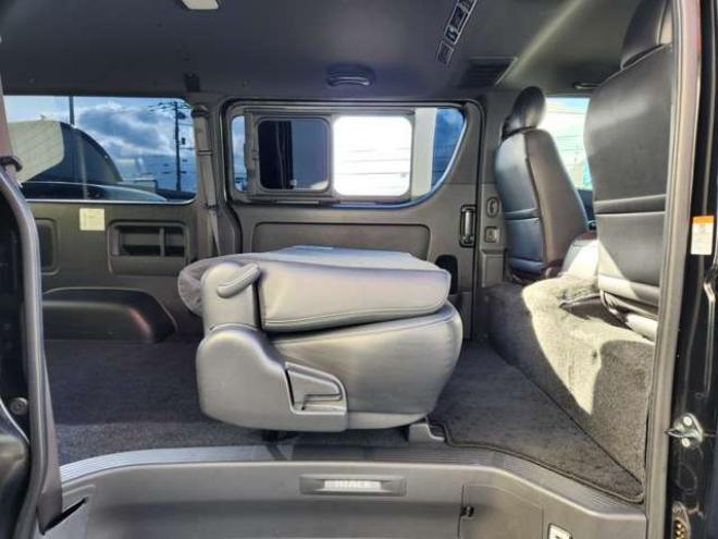 ハイエースバン2.8 スーパーGL ダークプライムII ロングボディ ディーゼルターボ 4WD　415COBRA　フロントスポイラー&ステージ2ルーフスポイラー&ローフォルムフェンダー&バッドラッカーIV18インチAW&TOYO　H30　225/50R18　バッドフェイスボンネット 2800