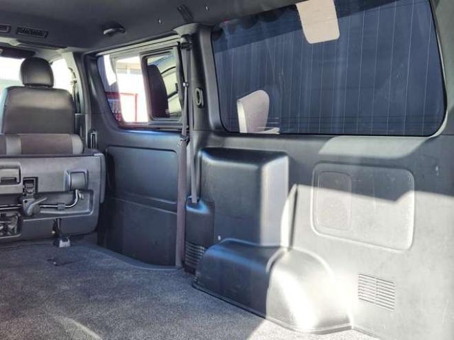 ハイエースバン2.8 スーパーGL ダークプライムII ロングボディ ディーゼルターボ 4WD　415COBRA　フロントスポイラー&ステージ2ルーフスポイラー&ローフォルムフェンダー&バッドラッカーIV18インチAW&TOYO　H30　225/50R18　バッドフェイスボンネット 2800