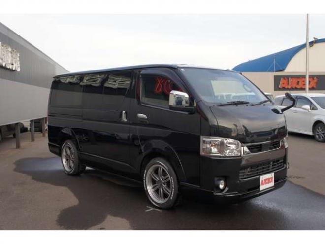 ハイエースバン2.8 スーパーGL ダークプライムII ロングボディ ディーゼルターボ 4WD　415COBRA　フロントスポイラー&ステージ2ルーフスポイラー&ローフォルムフェンダー&バッドラッカーIV18インチAW&TOYO　H30　225/50R18　バッドフェイスボンネット 2800