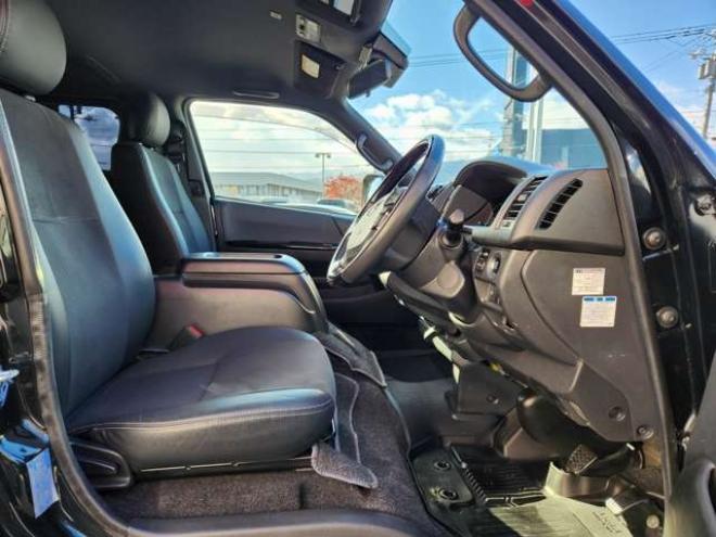 ハイエースバン2.8 スーパーGL ダークプライムII ロングボディ ディーゼルターボ 4WD　415COBRA　フロントスポイラー&ステージ2ルーフスポイラー&ローフォルムフェンダー&バッドラッカーIV18インチAW&TOYO　H30　225/50R18　バッドフェイスボンネット 2800