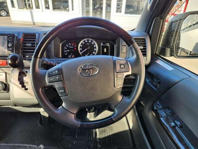 ハイエースバン2.8 スーパーGL ダークプライムII ロングボディ ディーゼルターボ 4WD　415COBRA　フロントスポイラー&ステージ2ルーフスポイラー&ローフォルムフェンダー&バッドラッカーIV18インチAW&TOYO　H30　225/50R18　バッドフェイスボンネット 2800