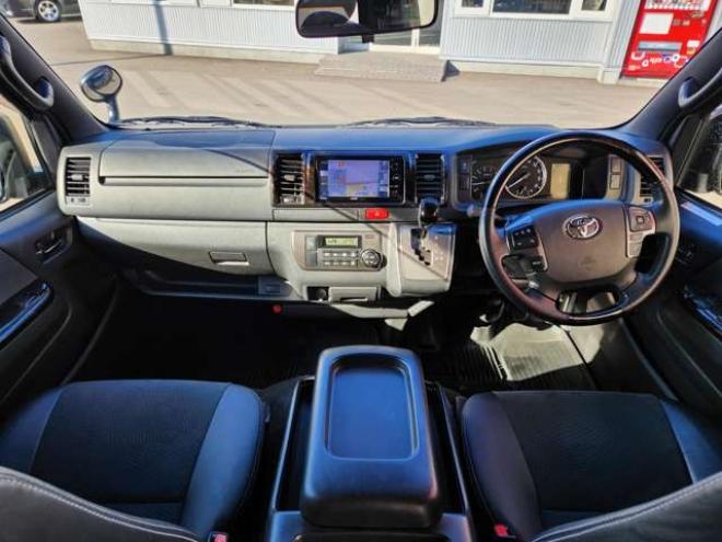 ハイエースバン2.8 スーパーGL ダークプライムII ロングボディ ディーゼルターボ 4WD　415COBRA　フロントスポイラー&ステージ2ルーフスポイラー&ローフォルムフェンダー&バッドラッカーIV18インチAW&TOYO　H30　225/50R18　バッドフェイスボンネット 2800