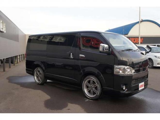 ハイエースバン2.8 スーパーGL ダークプライムII ロングボディ ディーゼルターボ 4WD　415COBRA　フロントスポイラー&ステージ2ルーフスポイラー&ローフォルムフェンダー&バッドラッカーIV18インチAW&TOYO　H30　225/50R18　バッドフェイスボンネット 2800