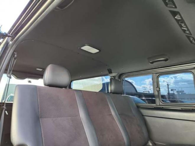 ハイエースバン2.8 スーパーGL ダークプライムII ロングボディ ディーゼルターボ 4WD　415COBRA　フロントスポイラー&ステージ2ルーフスポイラー&ローフォルムフェンダー&バッドラッカーIV18インチAW&TOYO　H30　225/50R18　バッドフェイスボンネット 2800