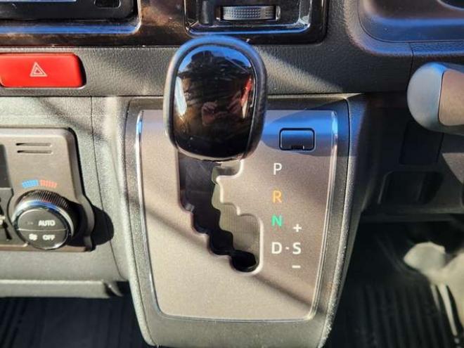 ハイエースバン2.8 スーパーGL ダークプライムII ロングボディ ディーゼルターボ 4WD　415COBRA　フロントスポイラー&ステージ2ルーフスポイラー&ローフォルムフェンダー&バッドラッカーIV18インチAW&TOYO　H30　225/50R18　バッドフェイスボンネット 2800