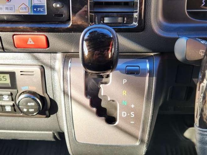 ハイエースバン2.8 スーパーGL ダークプライムII ロングボディ ディーゼルターボ 4WD　415COBRA　フロントスポイラー&ステージ2ルーフスポイラー&ローフォルムフェンダー&バッドラッカーIV18インチAW&TOYO　H30　225/50R18　バッドフェイスボンネット 2800