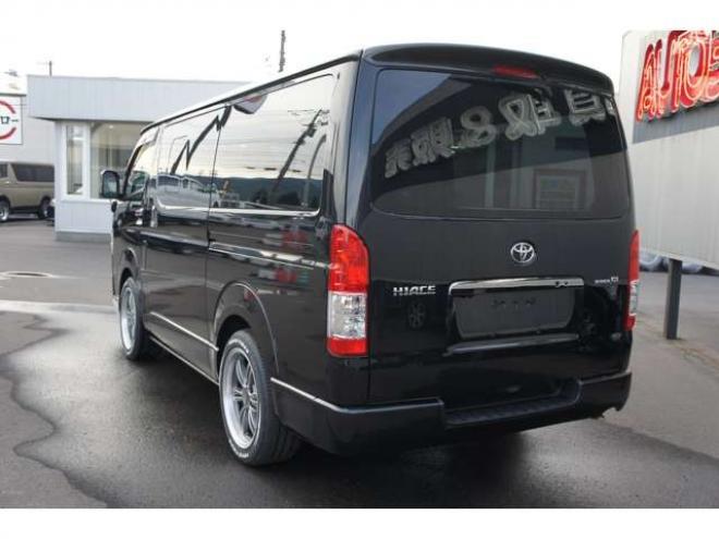 ハイエースバン2.8 スーパーGL ダークプライムII ロングボディ ディーゼルターボ 4WD　415COBRA　フロントスポイラー&ステージ2ルーフスポイラー&ローフォルムフェンダー&バッドラッカーIV18インチAW&TOYO　H30　225/50R18　バッドフェイスボンネット 2800