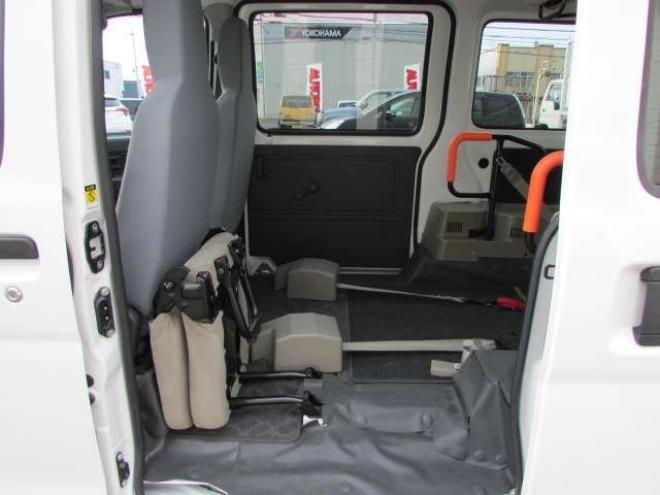 ハイゼットカーゴ スローパー(リアシートレス)+ 折り畳み補助シート 福祉車両 4WD 660