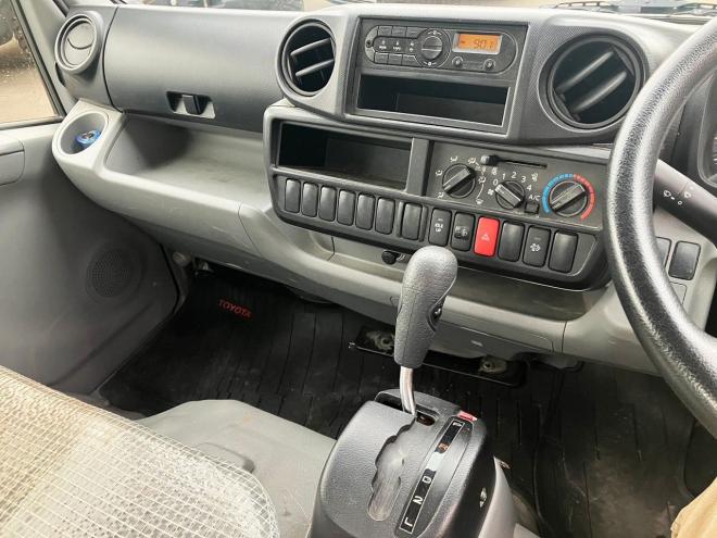 ダイナ中古　トヨエース平ボディ　4WD