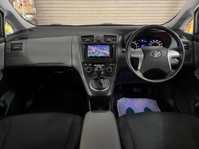 マークXジオ２４０　エアリエル　寒冷地仕様　禁煙車　ＷＡＫＯＳバリアスコーティング済　社外１７インチＡＷ　純正１６ＡＷ＋スタッドレスタイヤ付　ケンウッドナビ（フルセグ地デジ　ＤＶＤ再生　Ｂｌｕｅｔｏｏｔｈ）　ＰＵＳＨスタート　スマートキー　フロントガラス熱線　横滑り防止装置　タイミングチェーン車　ＨＩＤヘッドライト 4WD 2400 5Dr