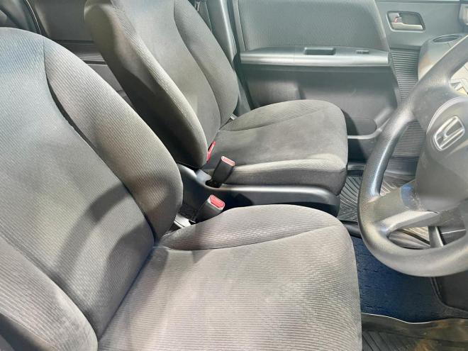 フリード1.5フレックス 4WD 5年保証 夏冬タイヤ ETC 寒冷地仕様 禁煙 車検整備2年付 修復歴無