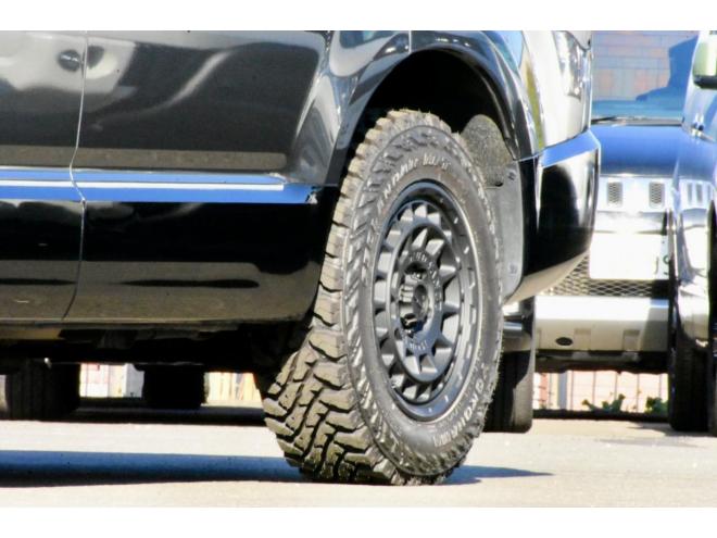 デリカD;5　４WD　本州仕入　アイガーグレーメタリック　社外アルミ　ジオランダー１６インチＭ／Ｔタイヤ　フロントガード　純正ナビ　両側電動スライドドア　パワーバックドア