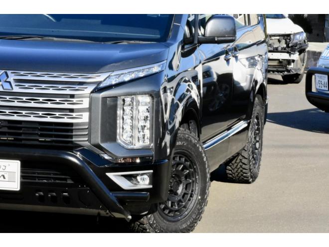 デリカD;5　４WD　本州仕入　アイガーグレーメタリック　社外アルミ　ジオランダー１６インチＭ／Ｔタイヤ　フロントガード　純正ナビ　両側電動スライドドア　パワーバックドア