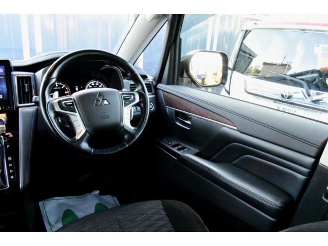 デリカD;5　４WD　本州仕入　アイガーグレーメタリック　社外アルミ　ジオランダー１６インチＭ／Ｔタイヤ　フロントガード　純正ナビ　両側電動スライドドア　パワーバックドア