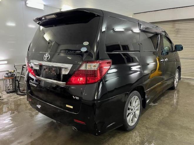 アルファード３５０Ｓ　プライムセレクションⅡ　タイプゴールド　後期型　本州仕入　禁煙車　純正１８インチＡＷ　社外１６ＡＷ＋スタッドレスタイヤ付　両側パワースライドドア　パワーバックドア　純正ＨＤＤナビ（フルセグ地デジ　ＤＶＤ再生　Ｂｌｕｅｔｏｏｔｈ）＋バックカメラ　純正リアフリップダウンモニター　シアターサウンドシステム　前後コーナーセンサー　クール＆ホットＢＯＸ　コーナーセンサー　クルーズコントロール　横滑り防止装置　ＨＩＤ　ＥＴＣ 　タイミングチェーン 4WD 3500 5Dr