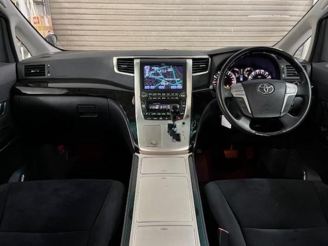 アルファード３５０Ｓ　プライムセレクションⅡ　タイプゴールド　後期型　本州仕入　禁煙車　純正１８インチＡＷ　社外１６ＡＷ＋スタッドレスタイヤ付　両側パワースライドドア　パワーバックドア　純正ＨＤＤナビ（フルセグ地デジ　ＤＶＤ再生　Ｂｌｕｅｔｏｏｔｈ）＋バックカメラ　純正リアフリップダウンモニター　シアターサウンドシステム　前後コーナーセンサー　クール＆ホットＢＯＸ　コーナーセンサー　クルーズコントロール　横滑り防止装置　ＨＩＤ　ＥＴＣ 　タイミングチェーン 4WD 3500 5Dr