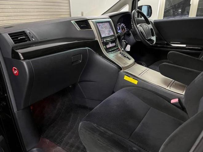 アルファード３５０Ｓ　プライムセレクションⅡ　タイプゴールド　後期型　本州仕入　禁煙車　純正１８インチＡＷ　社外１６ＡＷ＋スタッドレスタイヤ付　両側パワースライドドア　パワーバックドア　純正ＨＤＤナビ（フルセグ地デジ　ＤＶＤ再生　Ｂｌｕｅｔｏｏｔｈ）＋バックカメラ　純正リアフリップダウンモニター　シアターサウンドシステム　前後コーナーセンサー　クール＆ホットＢＯＸ　コーナーセンサー　クルーズコントロール　横滑り防止装置　ＨＩＤ　ＥＴＣ 　タイミングチェーン 4WD 3500 5Dr