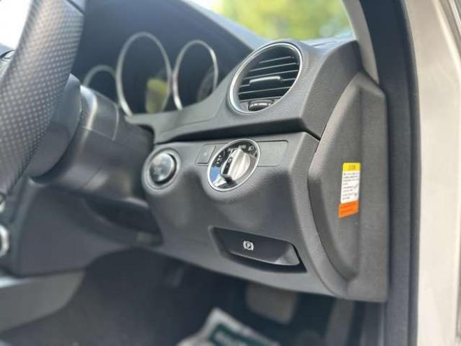 ベンツCクラス C180 アバンギャルド クルーズコントロール ABS ナビTV バックカメラ ETC 革シート キーレス パワステ パワーウィンドウ 電動シート 横滑り防止装置 盗難防止装置 正規輸入車 2WD 1800