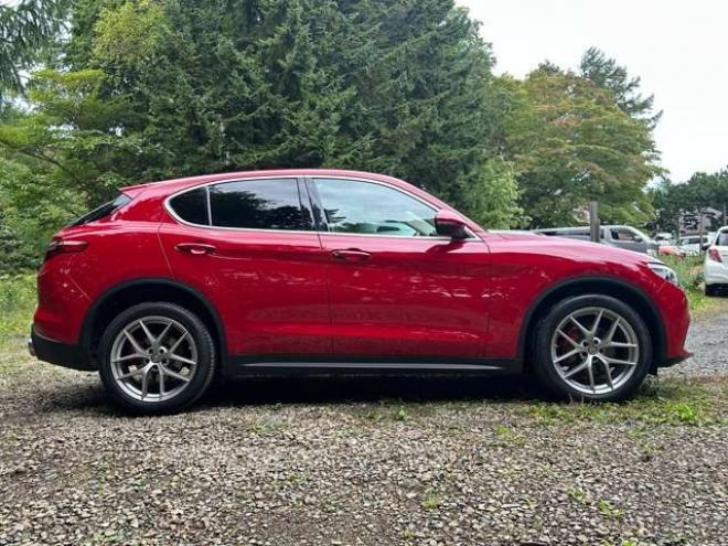 アルファロメオステルヴィオ ファースト エディション 4WD　ターボ　パワステ　パワーウィンドウ　白革シート　純正アルミ　ABS　キーレス　ディーラー車　オーディオハーマン　リアパワーゲート　シートヒーター　ETC　クルーズコントロール 正規輸入車 2000