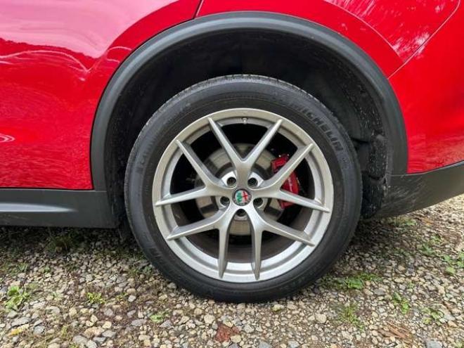 アルファロメオステルヴィオ ファースト エディション 4WD　ターボ　パワステ　パワーウィンドウ　白革シート　純正アルミ　ABS　キーレス　ディーラー車　オーディオハーマン　リアパワーゲート　シートヒーター　ETC　クルーズコントロール 正規輸入車 2000