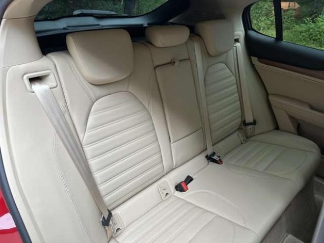 アルファロメオステルヴィオ ファースト エディション 4WD　ターボ　パワステ　パワーウィンドウ　白革シート　純正アルミ　ABS　キーレス　ディーラー車　オーディオハーマン　リアパワーゲート　シートヒーター　ETC　クルーズコントロール 正規輸入車 2000