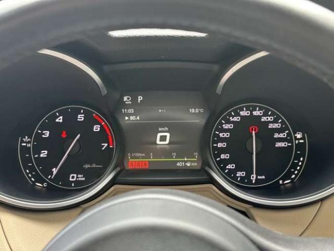 アルファロメオステルヴィオ ファースト エディション 4WD　ターボ　パワステ　パワーウィンドウ　白革シート　純正アルミ　ABS　キーレス　ディーラー車　オーディオハーマン　リアパワーゲート　シートヒーター　ETC　クルーズコントロール 正規輸入車 2000