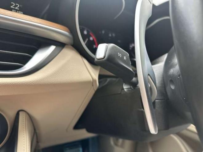 アルファロメオステルヴィオ ファースト エディション 4WD　ターボ　パワステ　パワーウィンドウ　白革シート　純正アルミ　ABS　キーレス　ディーラー車　オーディオハーマン　リアパワーゲート　シートヒーター　ETC　クルーズコントロール 正規輸入車 2000