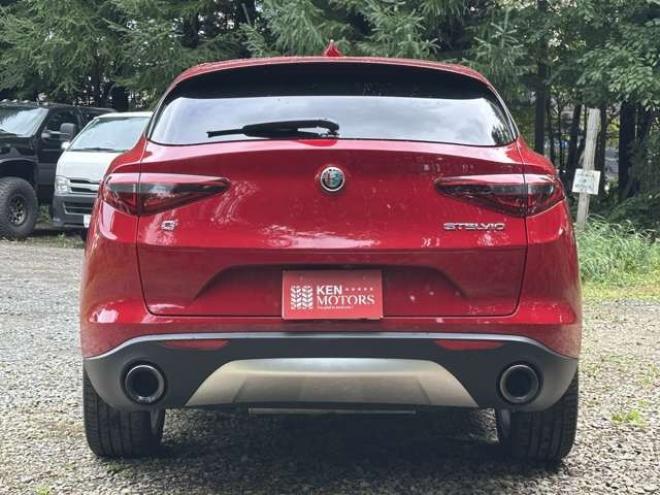 アルファロメオステルヴィオ ファースト エディション 4WD　ターボ　パワステ　パワーウィンドウ　白革シート　純正アルミ　ABS　キーレス　ディーラー車　オーディオハーマン　リアパワーゲート　シートヒーター　ETC　クルーズコントロール 正規輸入車 2000