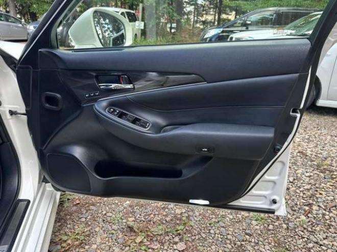 クラウンアスリート 2.5 G i-Four 4WD　サンルーフ　黒皮シート　レーダークルーズ　ETC　パワステ　パワーウィンドウ　純正ナビ　純正アルミ　ABS　キーレスエントリー 2500